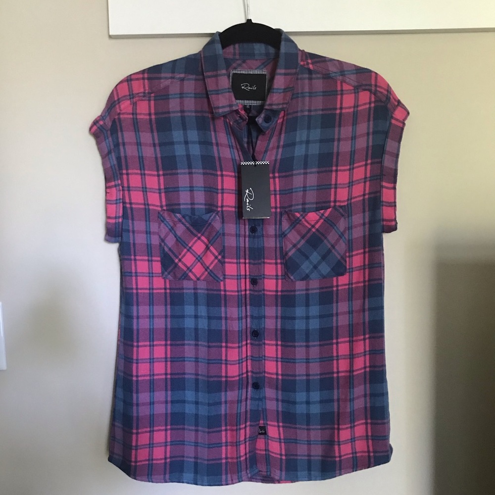 NWT. {Rails}. Britt Short Sleeve Top. Size XS.
